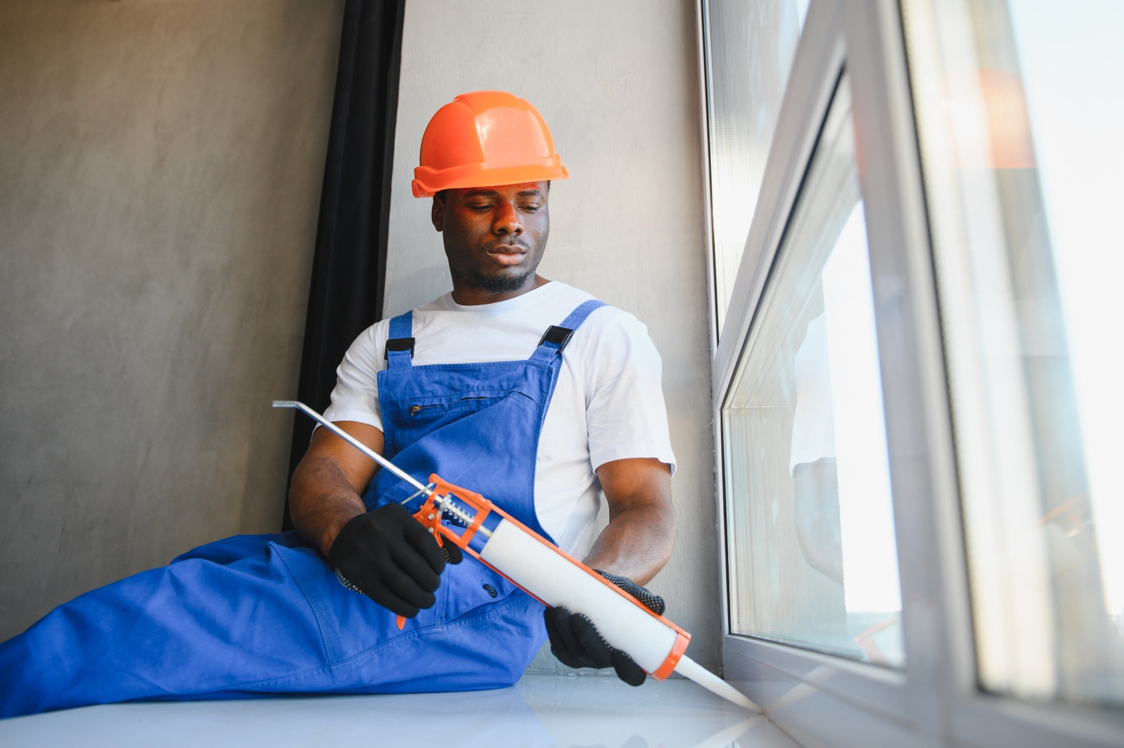 man applying caulking
